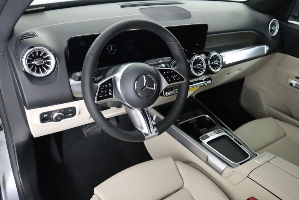 2025 Mercedes-Benz EQB 250+ 10