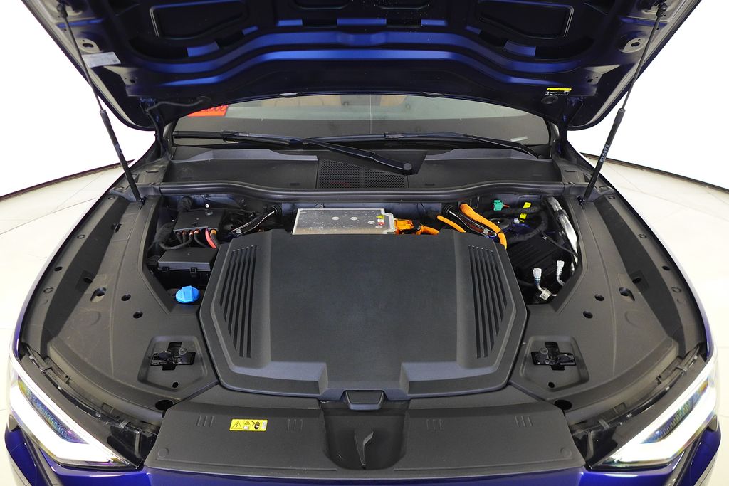 Thumbnail: 2022 Audi e-tron - 6