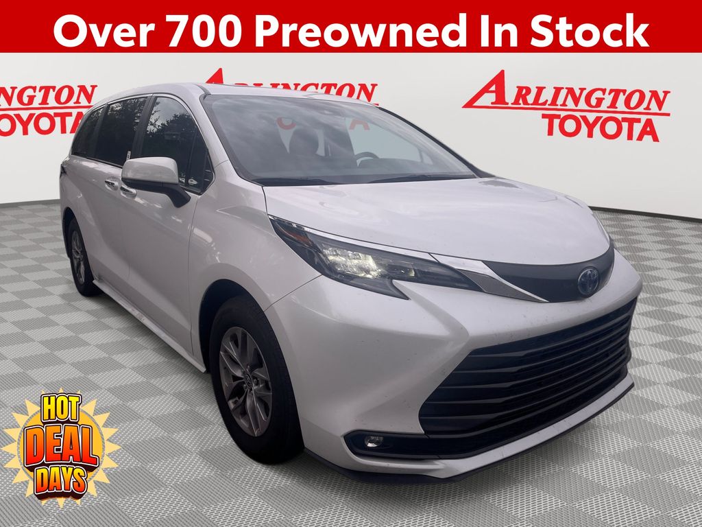 White 2025 Toyota Sienna Minivan Front-Wheel Drive Continuously Variable Transmission
