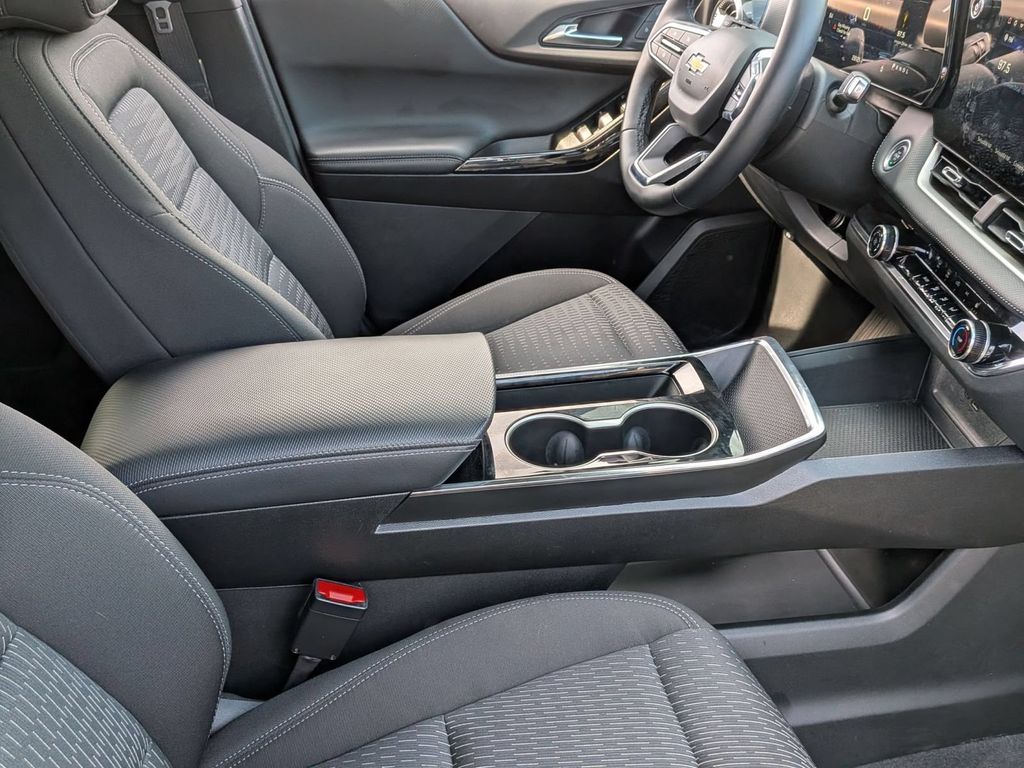 2025 Chevrolet Equinox LT - Photo 25