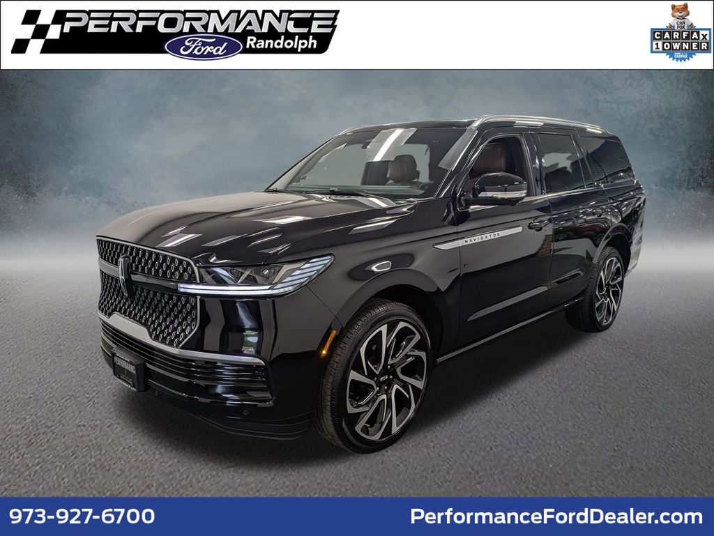 Infinite Black Metallic Clearcoat 2026 Lincoln Navigator SUV / Crossover Four-Wheel Drive Automatic