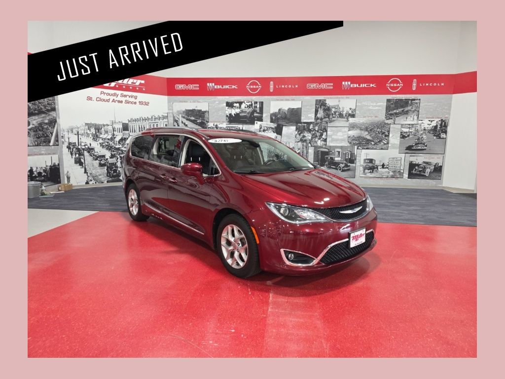 Velvet Red Pearlcoat 2019 Chrysler Pacifica Minivan Front-Wheel Drive 9-Speed Automatic