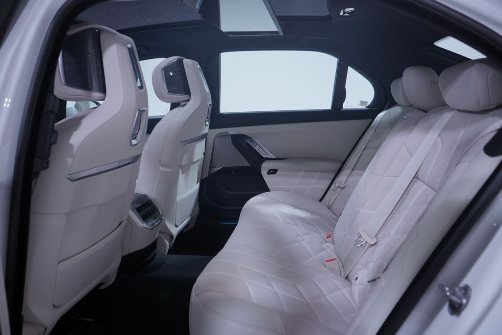 Thumbnail: 2025 BMW 7 Series - 9