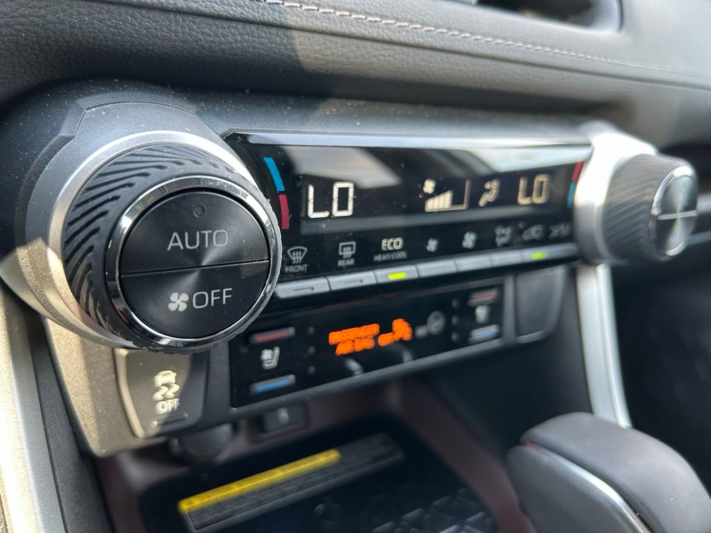 Thumbnail: 2021 Toyota RAV4 - 17
