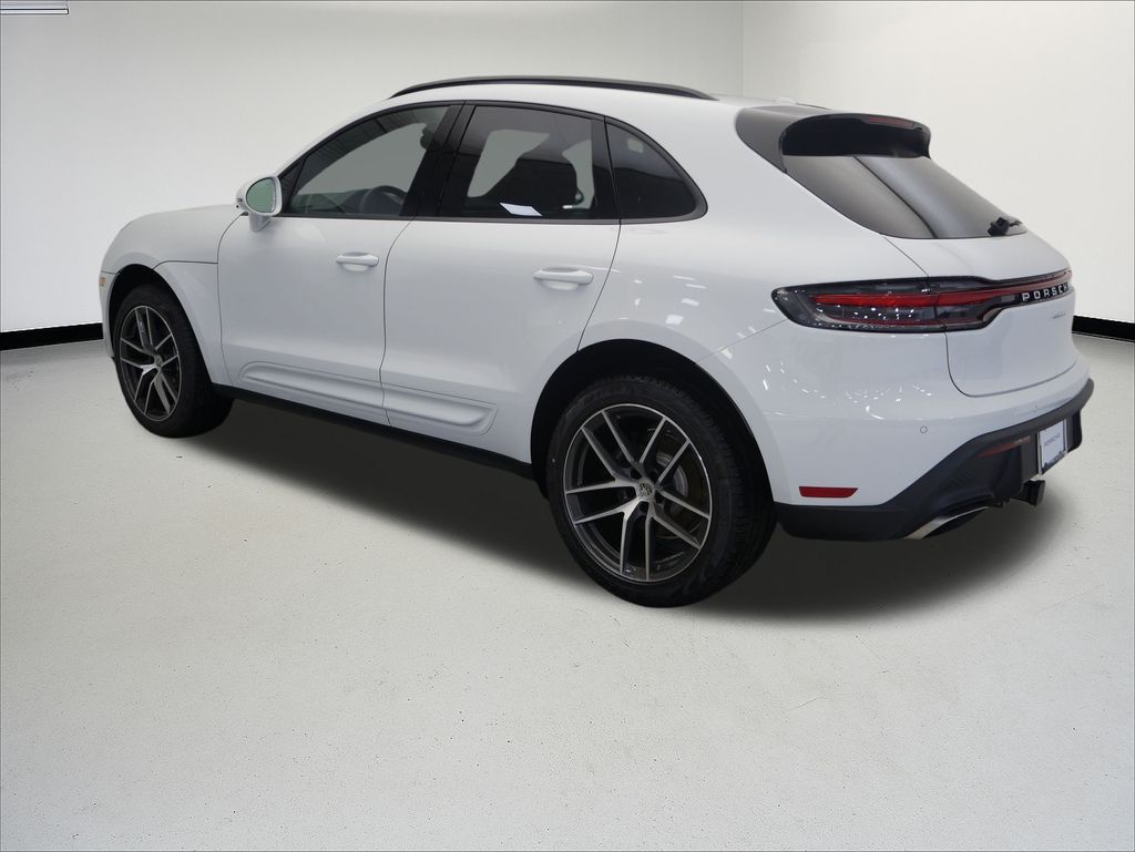 Thumbnail: 2026 Porsche Macan - 3