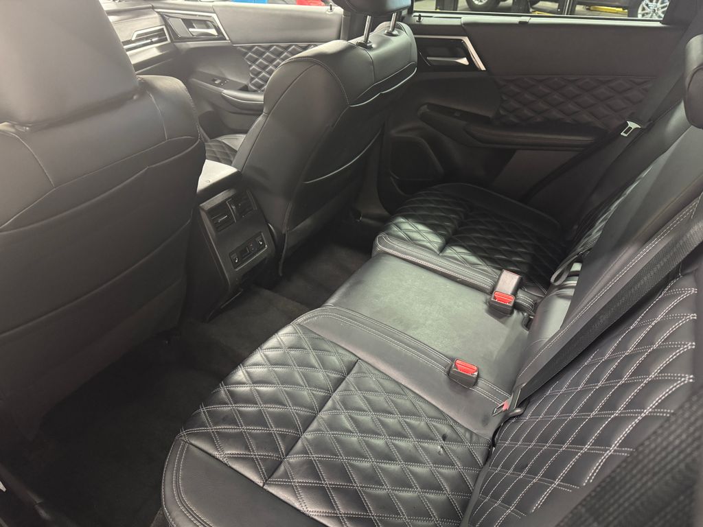 2023 Mitsubishi Outlander SEL