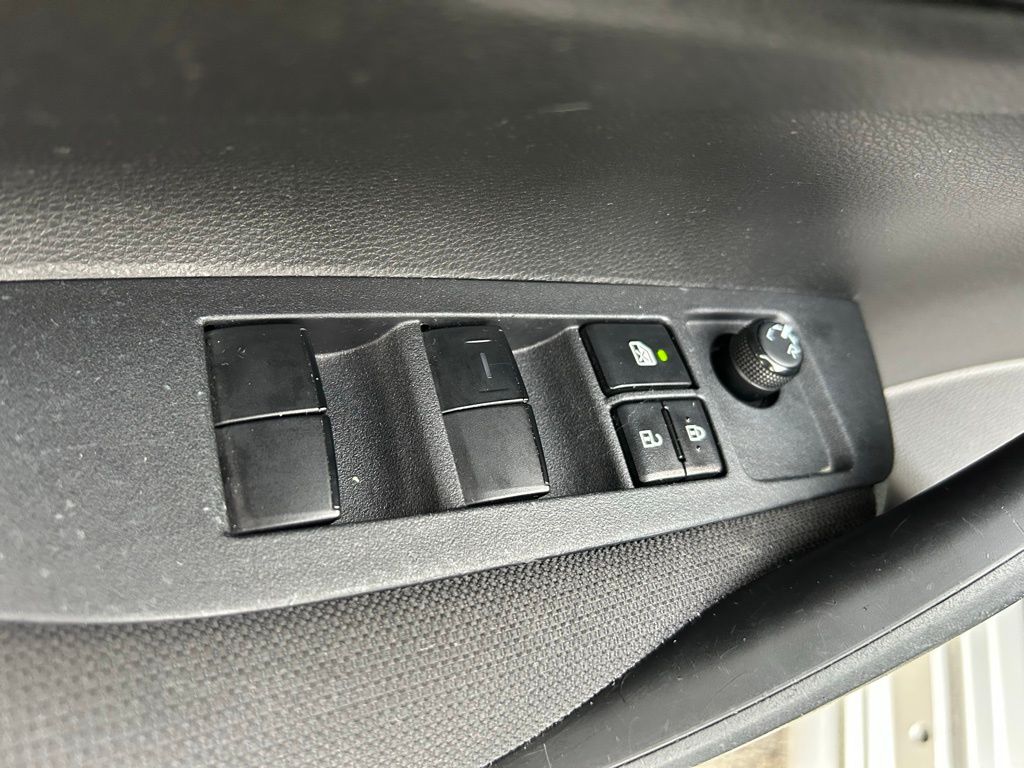 2023 Toyota Corolla LE 16