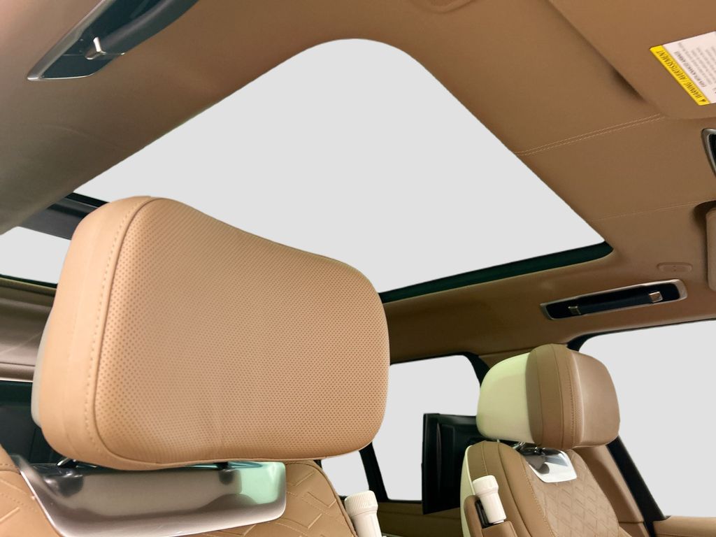 Thumbnail: 2023 Land Rover Range Rover - 17