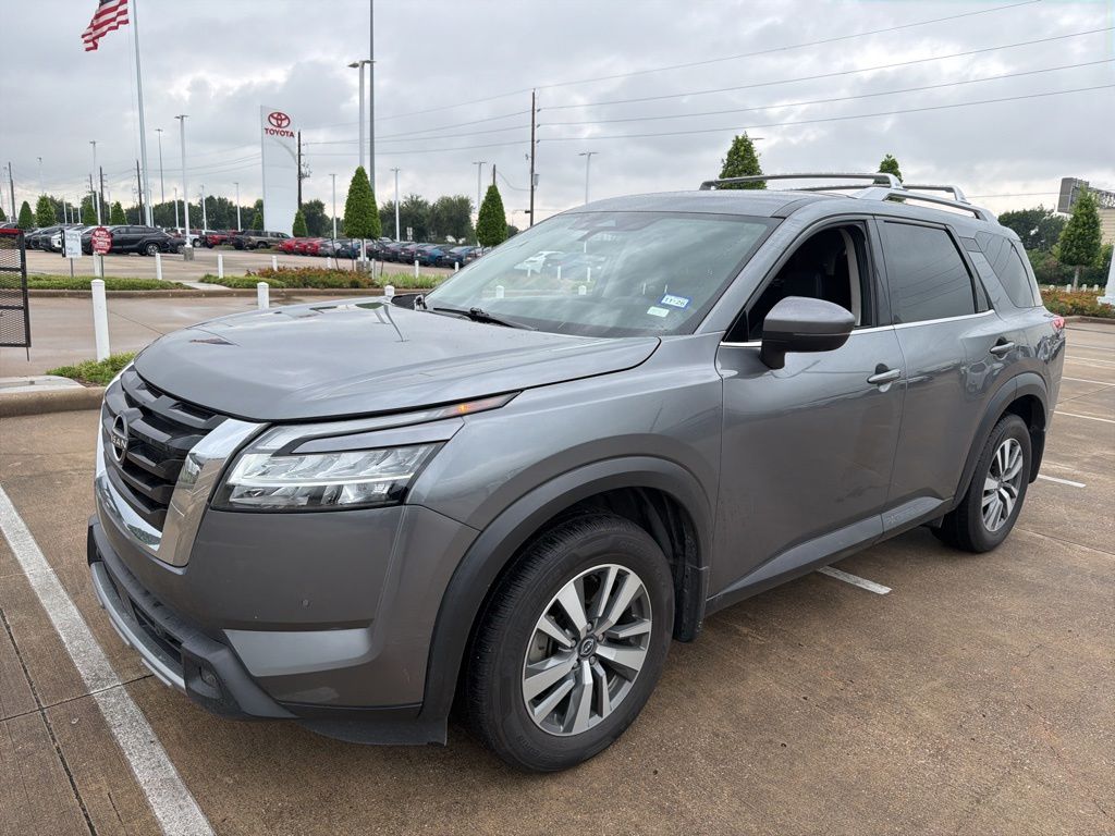 2023 Nissan Pathfinder SL 2WD's photo