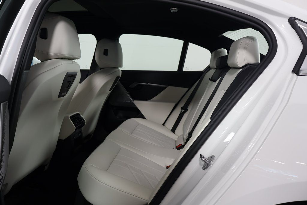 Thumbnail: 2026 BMW 5 Series - 6