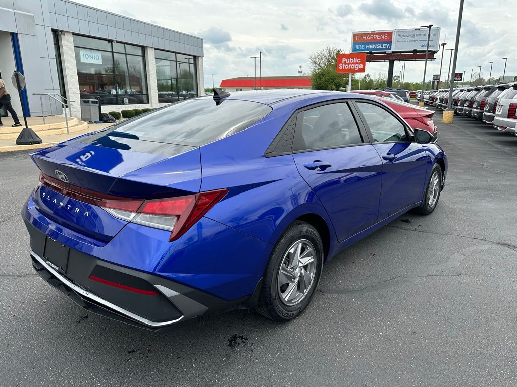 Used 2024 Blue Hyundai SE image 9