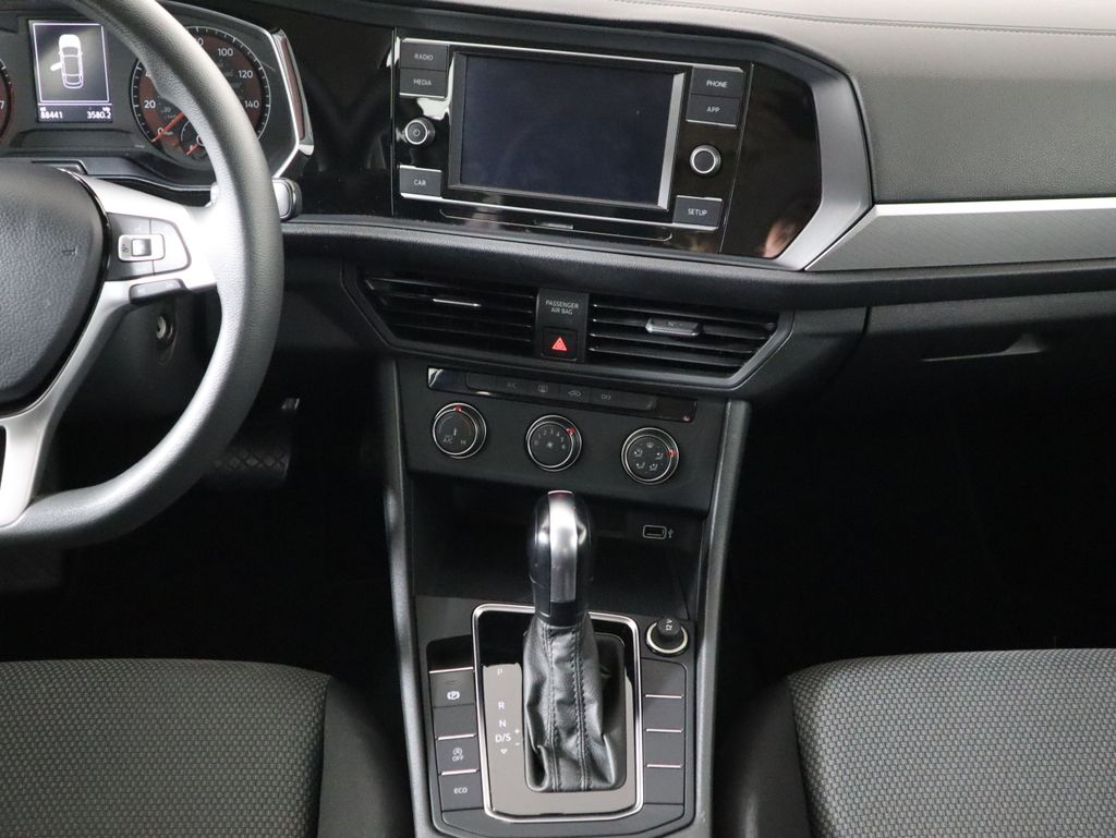 Thumbnail: 2019 Volkswagen Jetta - 14