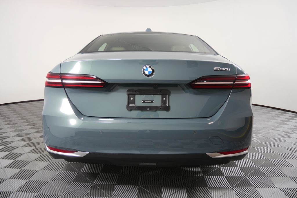 Thumbnail: 2024 BMW 5 Series - 4