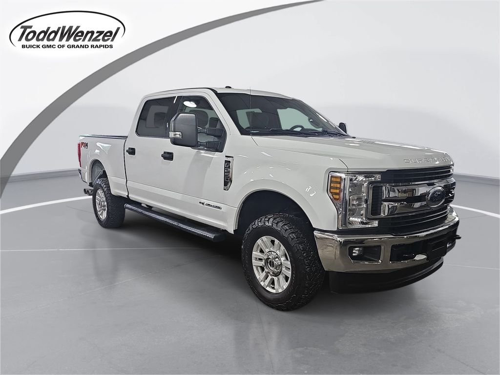 Oxford White 2018 Ford F-250 Super Duty Pickup Truck Four-Wheel Drive 6-Speed Automatic