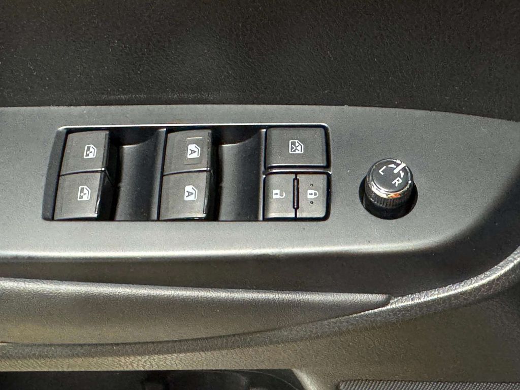 Used 2015 Silver Sky Metallic Toyota XLE V6 image 18