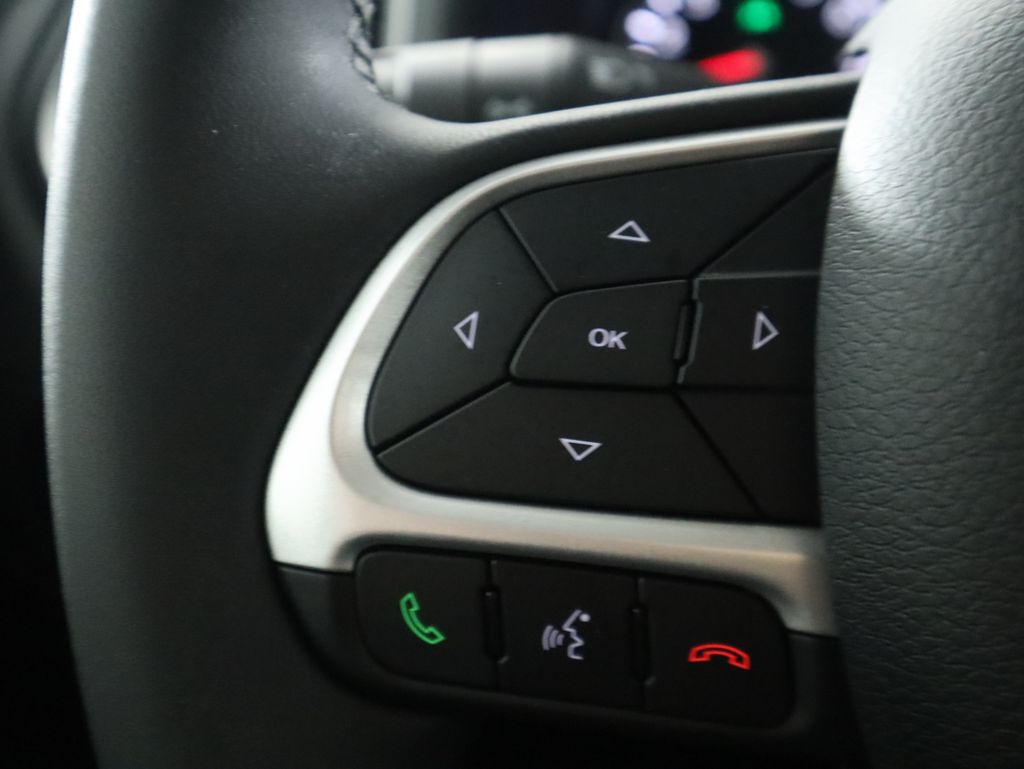 Thumbnail: 2021 Jeep Renegade - 11