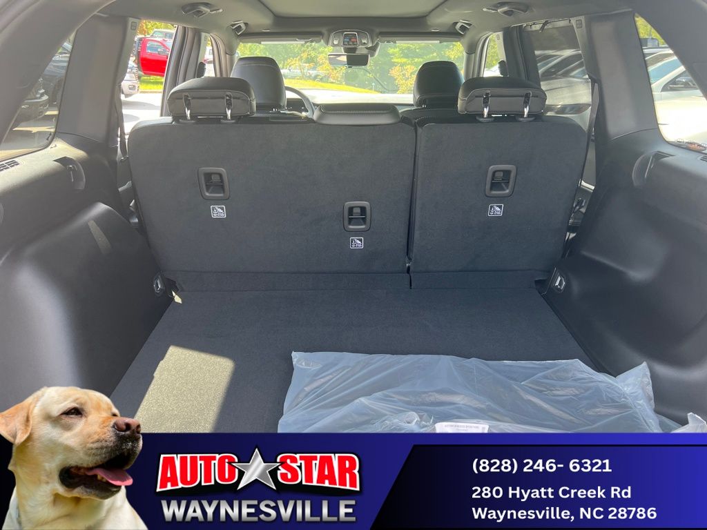 new 2025 Jeep Grand Cherokee car, priced at $47,990