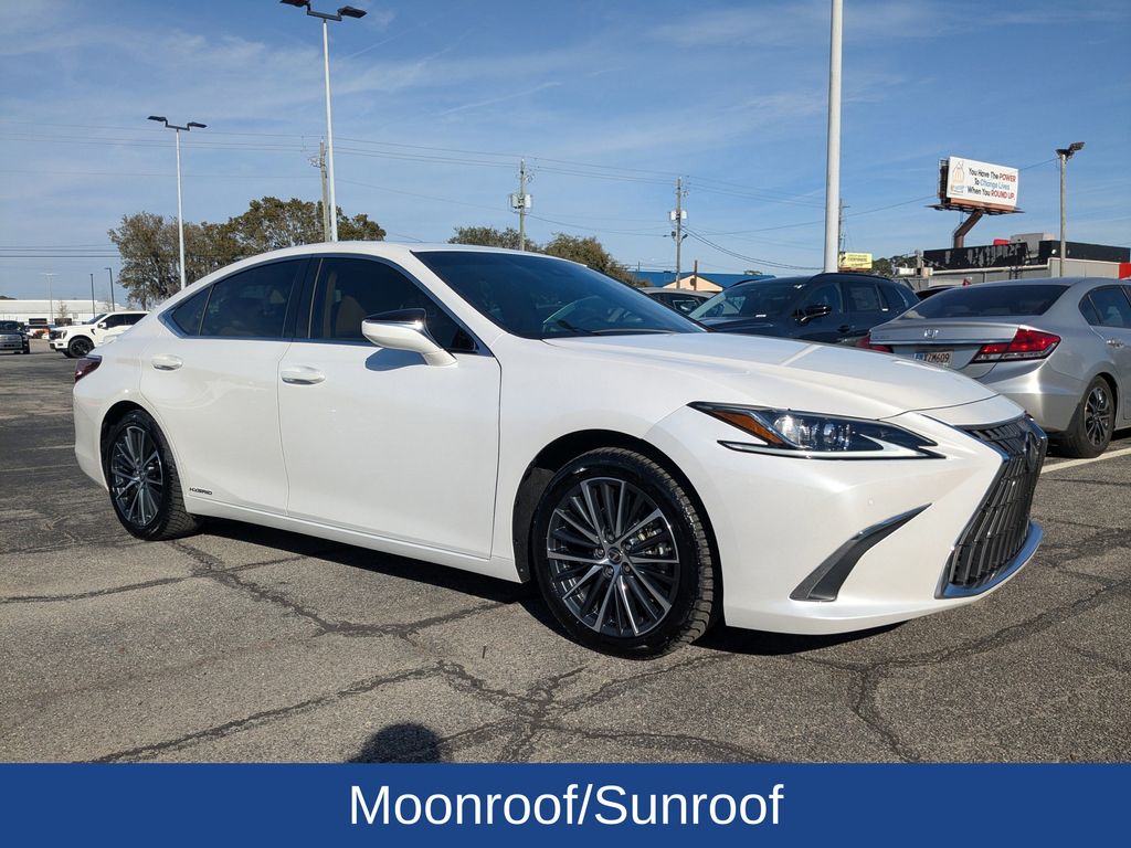 2022 Lexus ES 300h 