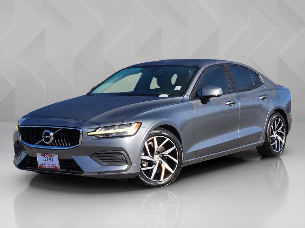 2020 Volvo S60 T5 Momentum FWD
