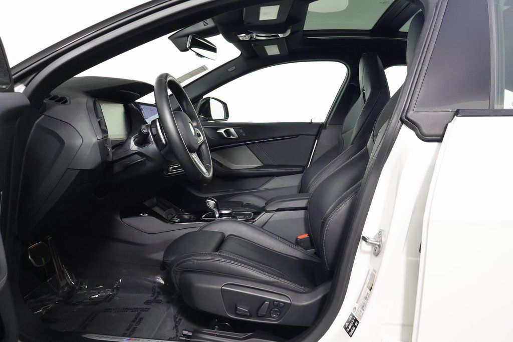 Thumbnail: 2024 BMW 2 Series - 10