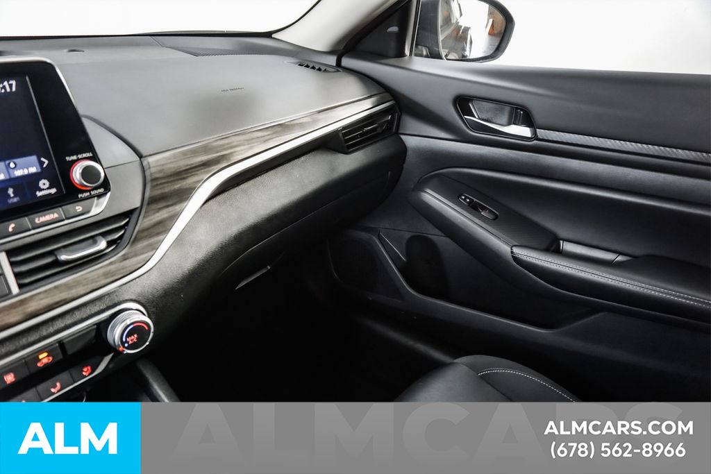 Used 2025 Black Nissan 2.5 SV image 53