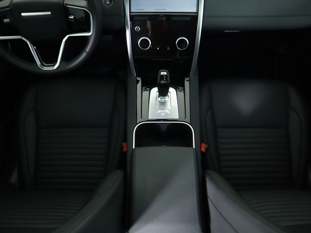 Thumbnail: 2023 Land Rover Discovery Sport - 17
