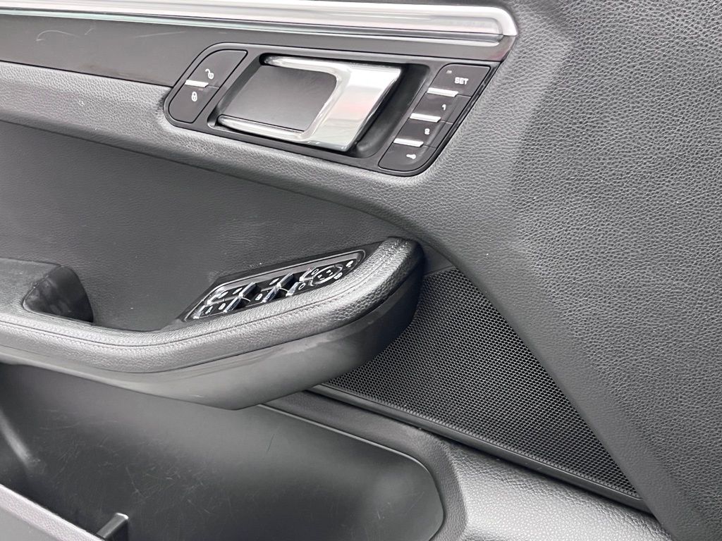 2017 Porsche Macan S 21