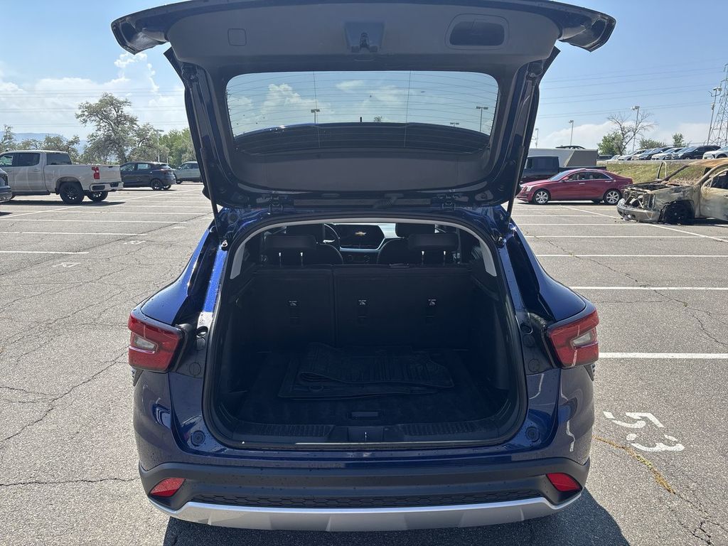 Used 2024 Chevrolet Trax SUV