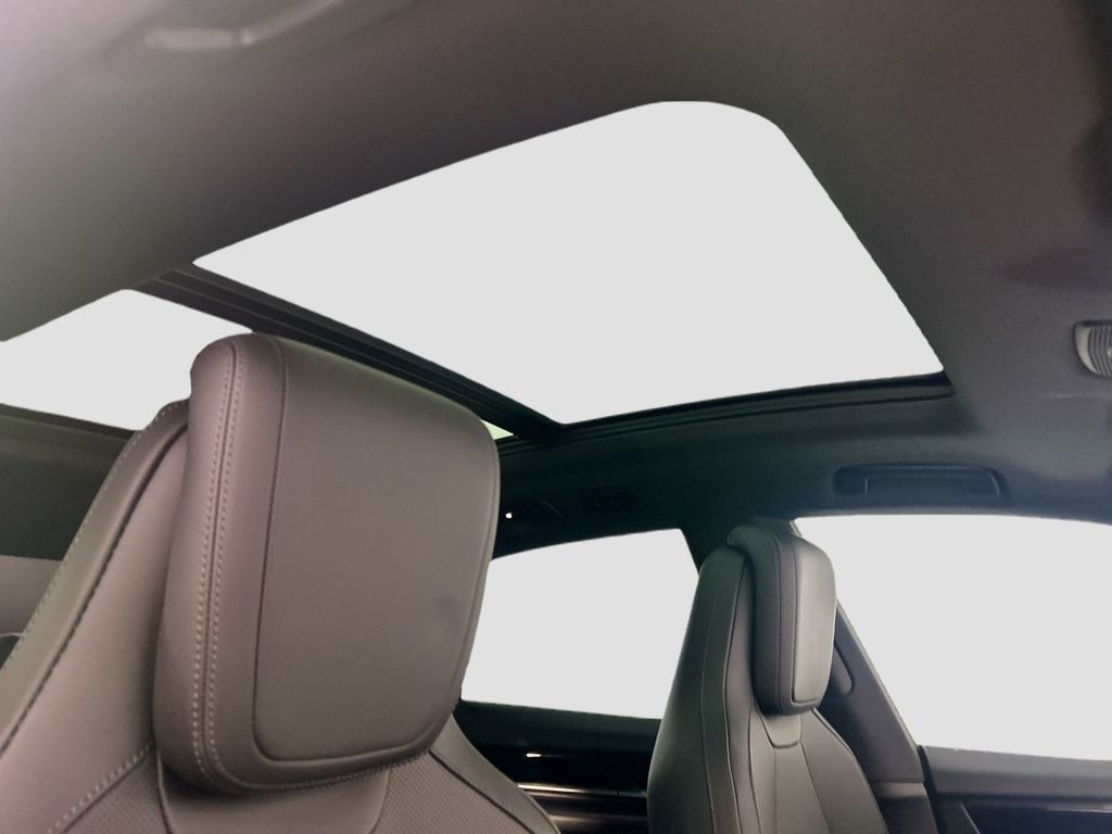 Thumbnail: 2026 Porsche Macan - 20