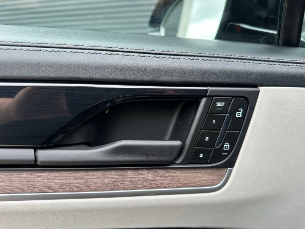 Thumbnail: 2025 Porsche  - 20