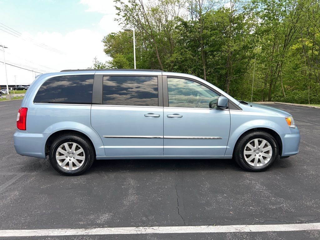 2013 Chrysler Town & Country Touring 6