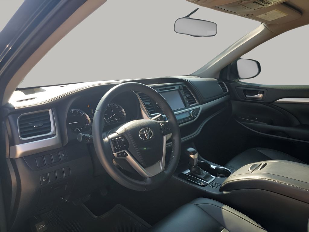 Used Car 2016 Toyota Highlander  Xle V6 For Sale In Austin, Texas