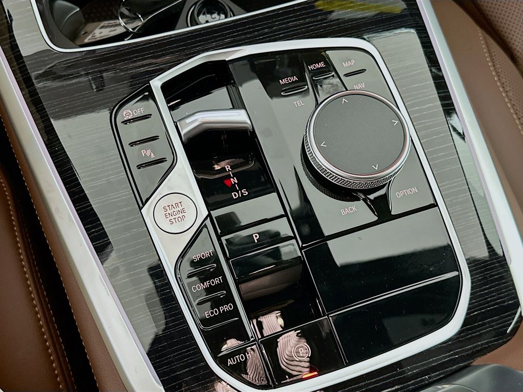 Thumbnail: 2026 BMW X5 - 15