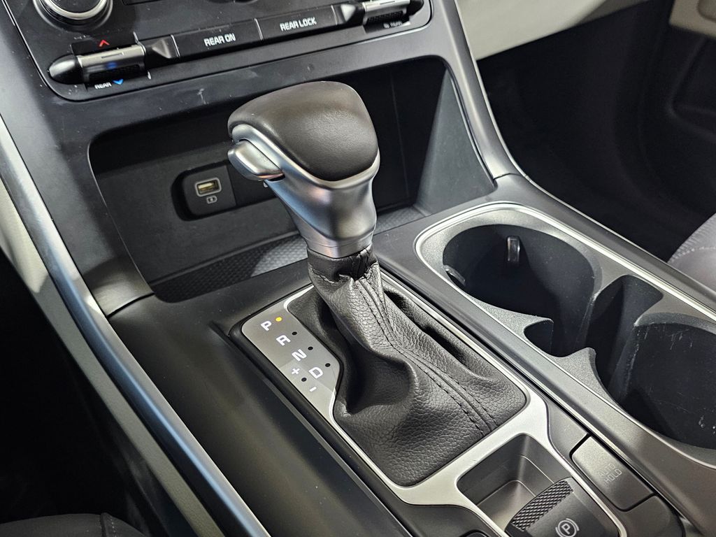 Used 2024 White Kia LX image 32