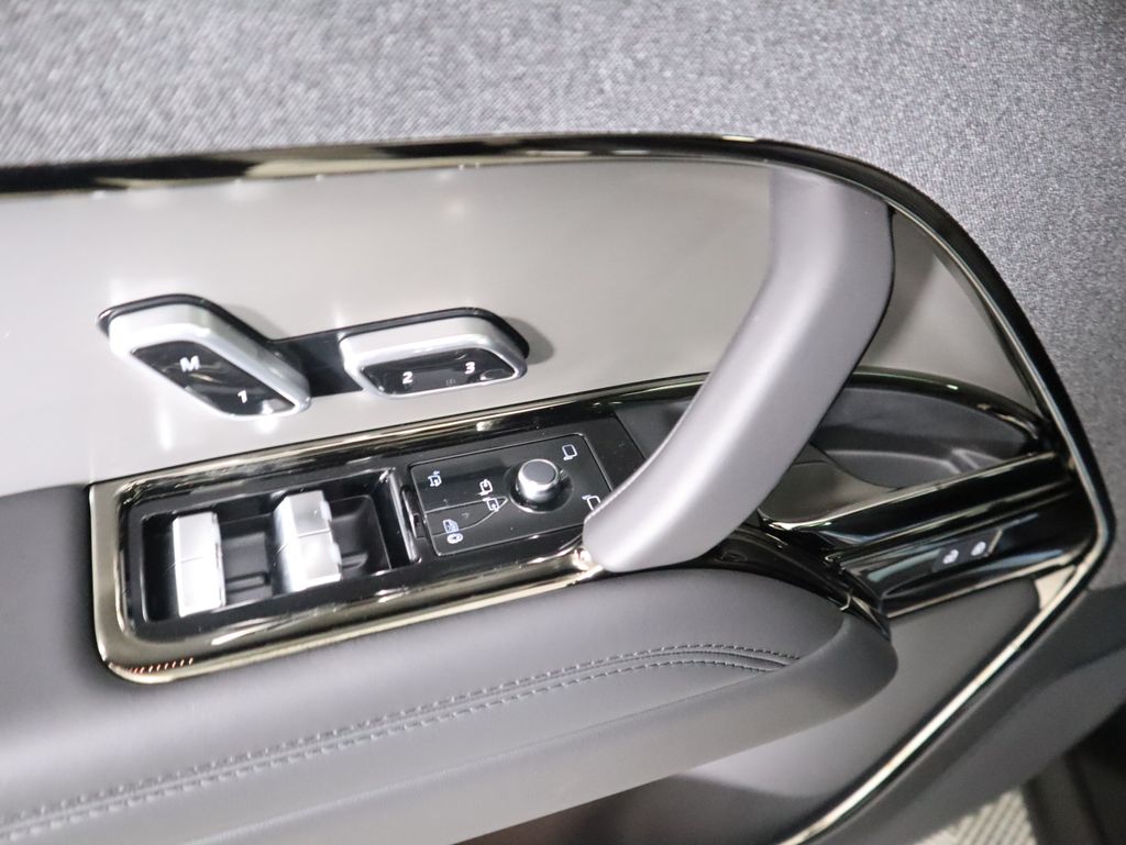 Thumbnail: 2026 Land Rover Range Rover Sport - 24