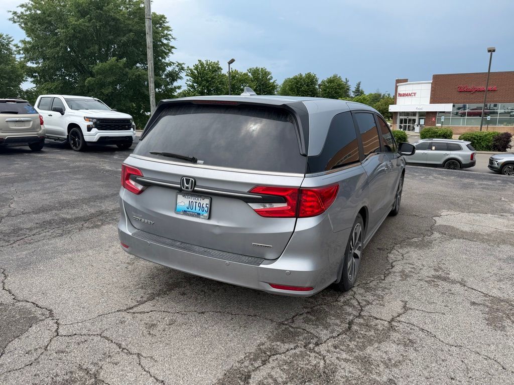 View vehicle photo 3