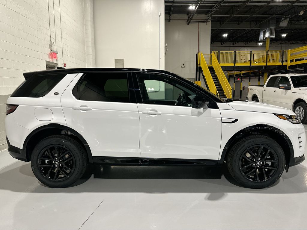 Thumbnail: 2026 Land Rover Discovery Sport - 4