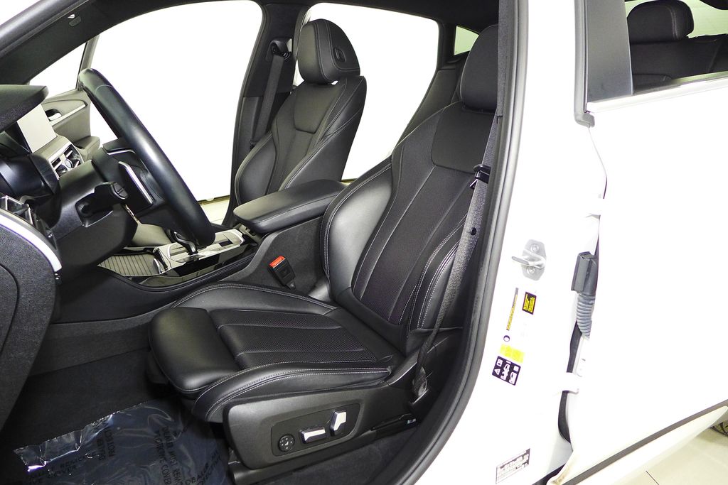 Thumbnail: 2022 BMW X4 - 22