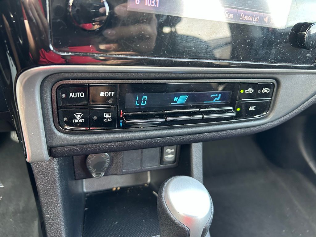 2019 Toyota Corolla L 26
