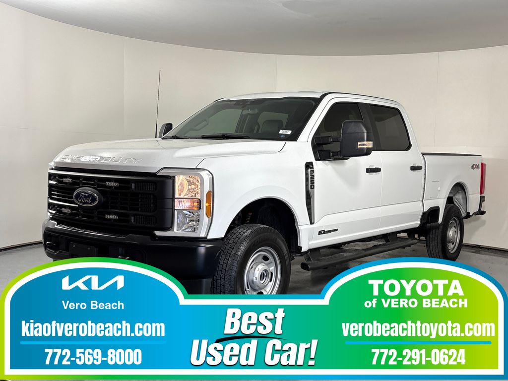 Oxford White 2025 Ford F-250 Super Duty XL Crew Cab 4WD Pickup Truck Four-Wheel Drive Automatic