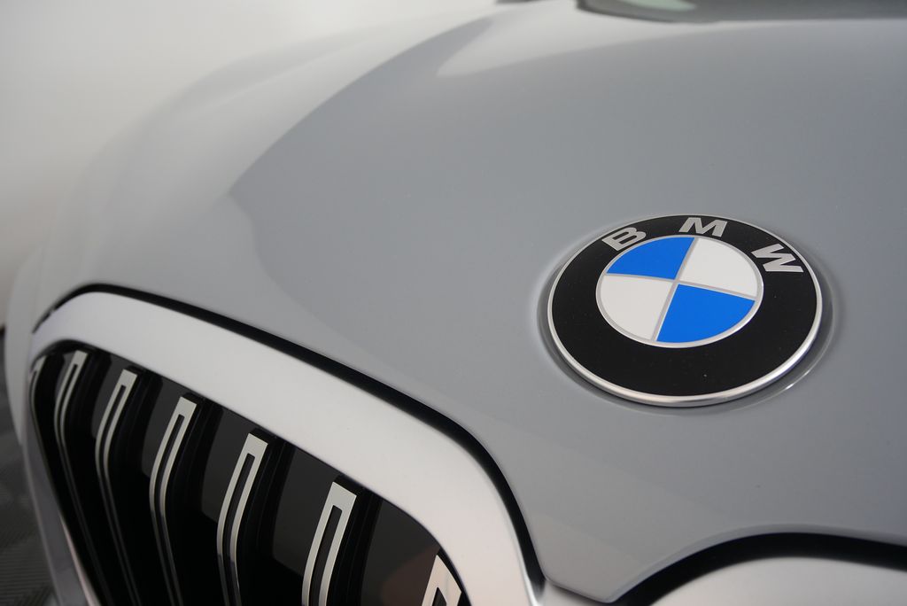 2026 BMW X7 Alpina XB7 10