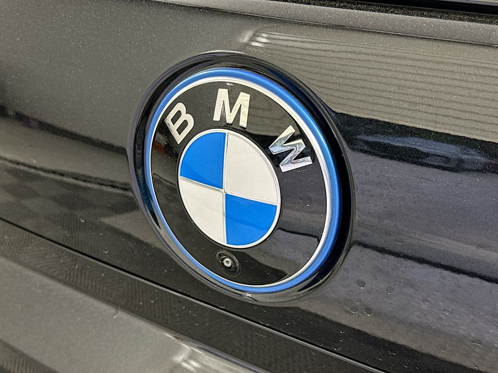 2025 BMW 7 Series 750e xDrive 22