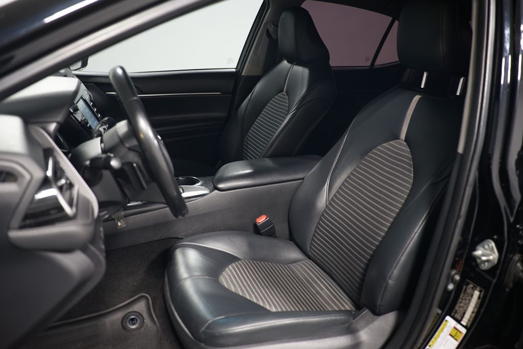 2019 Toyota Camry SE 6