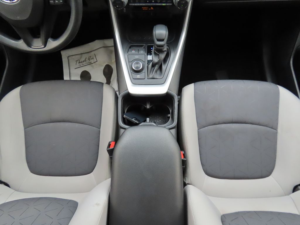2022 Toyota RAV4 XLE 16