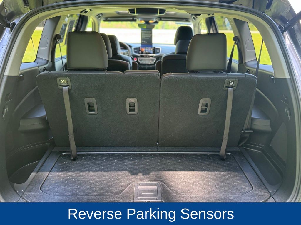 2020 Honda Pilot Touring w/Rear Captain's Chairs