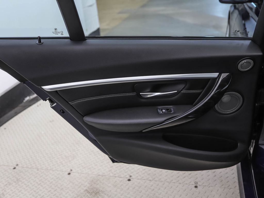 Thumbnail: 2018 BMW 3 Series - 20