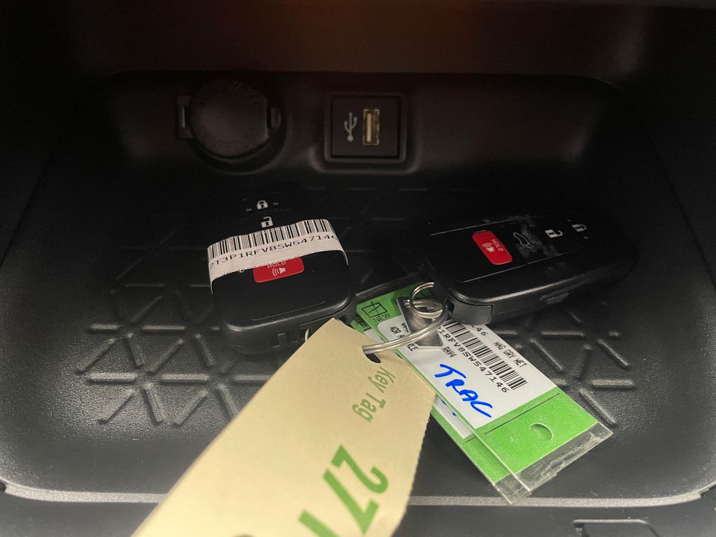 Thumbnail: 2025 Toyota RAV4 - 27