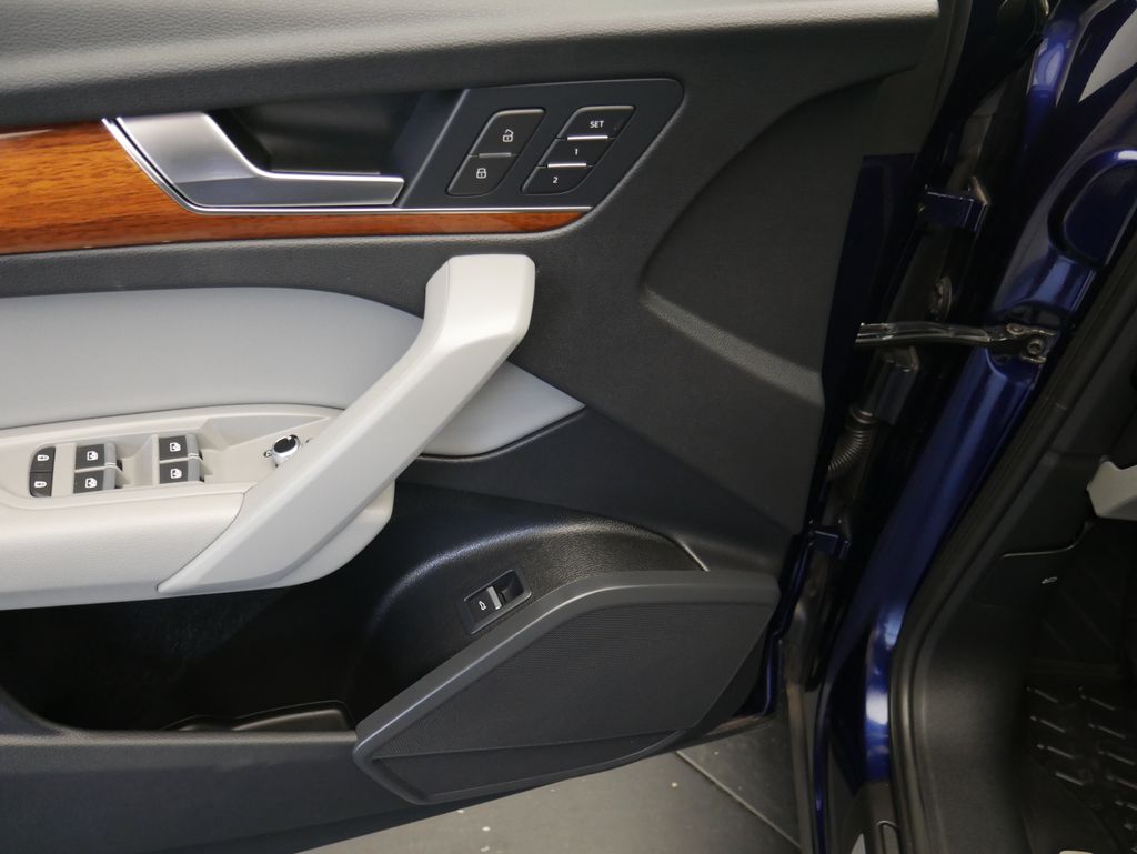 Thumbnail: 2023 Audi Q5 - 6