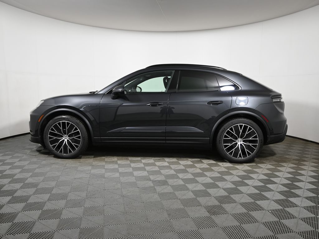 Thumbnail: 2026 Porsche Macan - 2