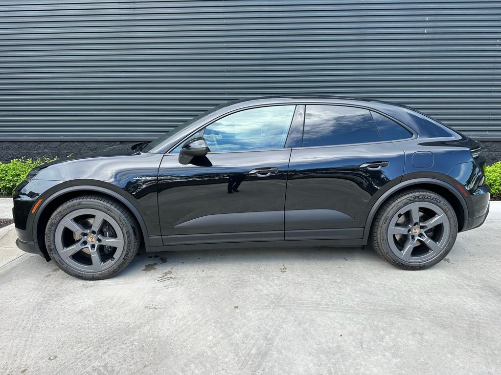 Thumbnail: 2025 Porsche Macan - 2